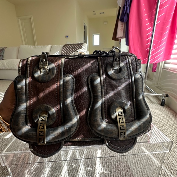 Vintage Fendi B Buckle Handbag Purchased in Paris In Good Condition - Picture 7 of 13